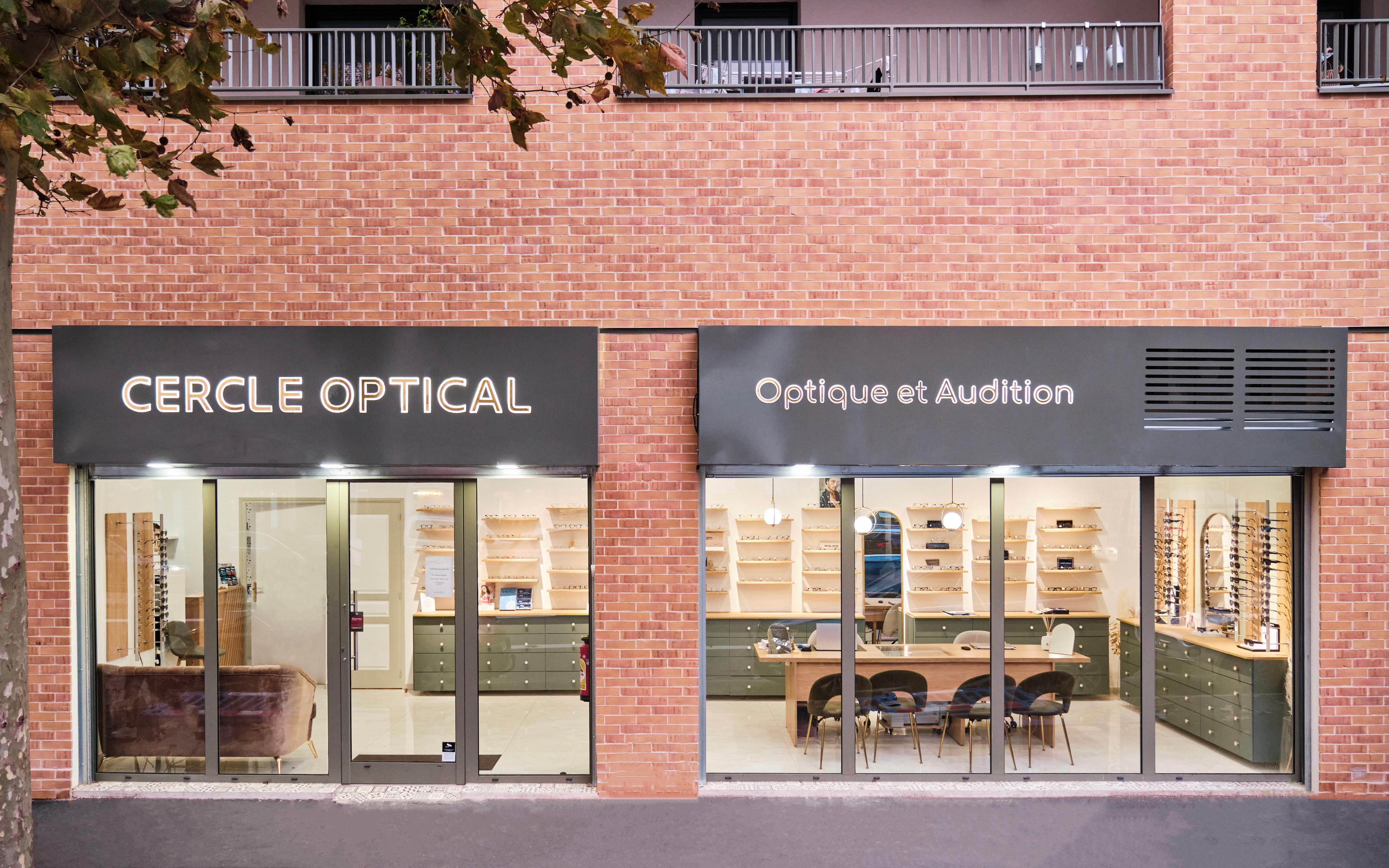 Devanture illuminée de Cercle Optical, opticien et audioprothésiste à Champigny-sur-Marne